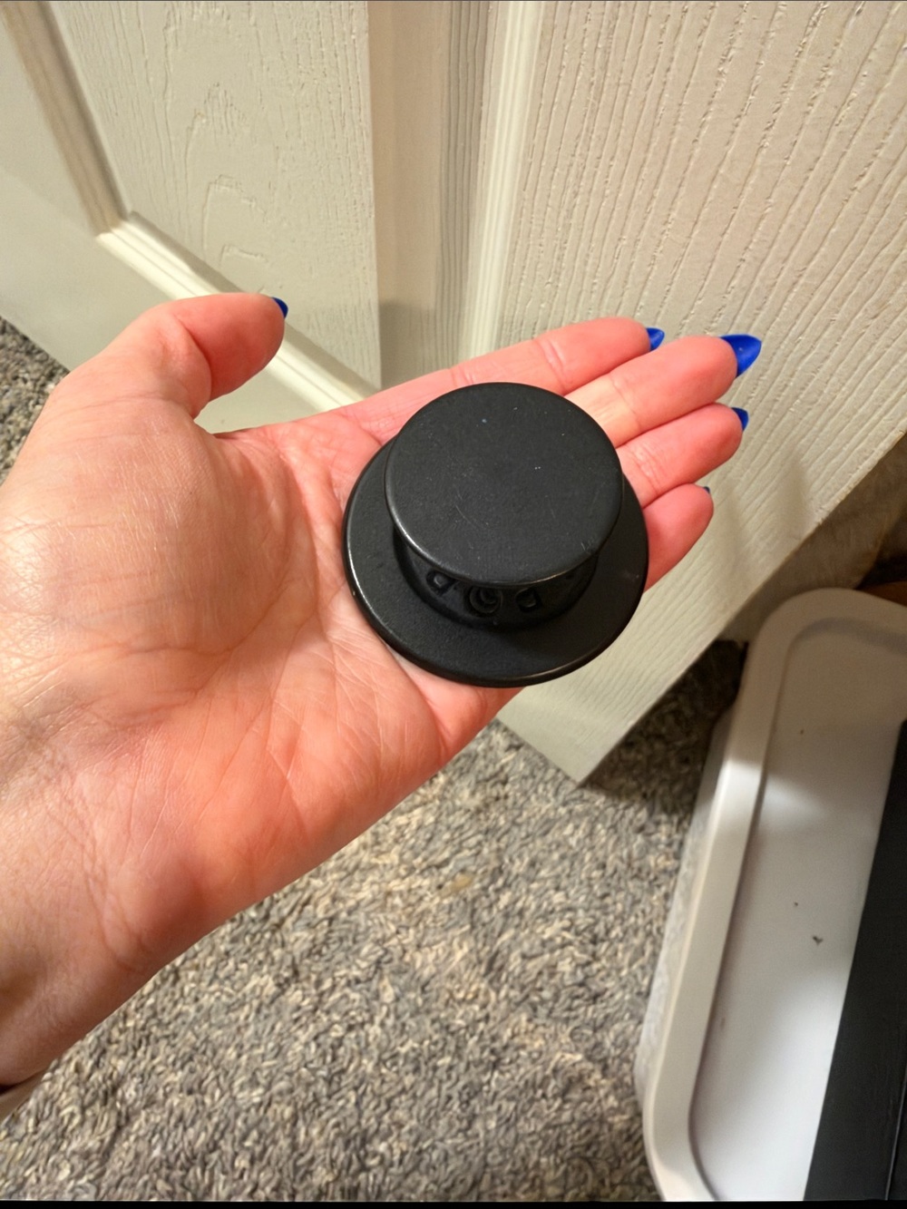Black magnetic popsocket